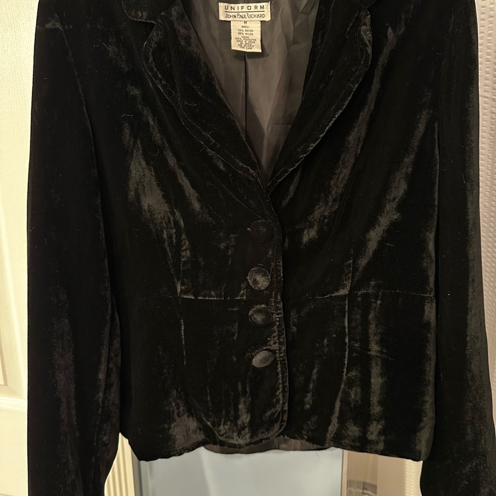 JohnPaulRichard Women's Black Velvet Blazer